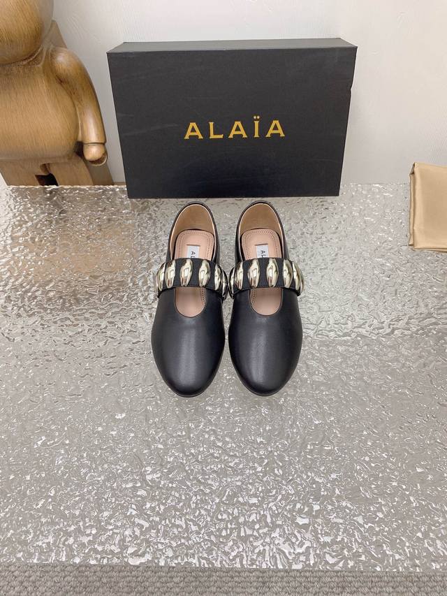 出厂价光面款 Alaia｜阿莱亚23S新品复古扣带玛丽珍鞋芭蕾舞鞋 走秀款平底芭蕾舞鞋章小蕙同款甜酷芭蕾风，人气超高的一款芭蕾舞鞋，浪漫又迷人舒适百搭满满的少女